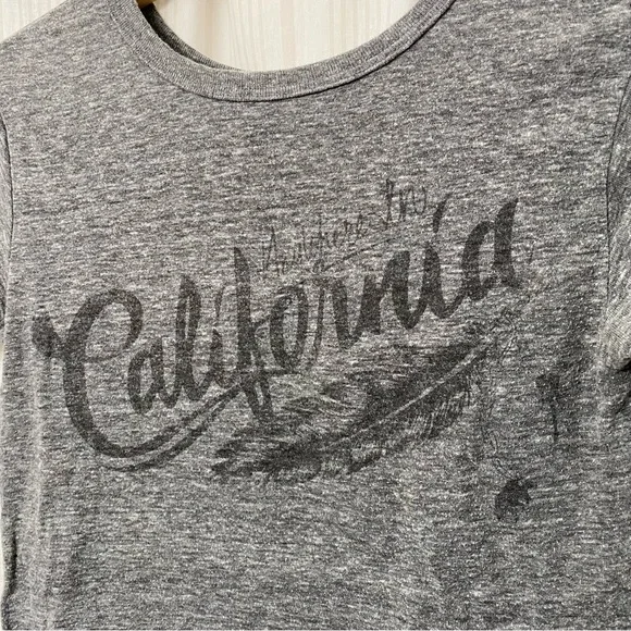 🌈5/$25 BUNDLE! Vans Adventure in California gray XS tee shirt slightly cropped - Picture 3 of 4